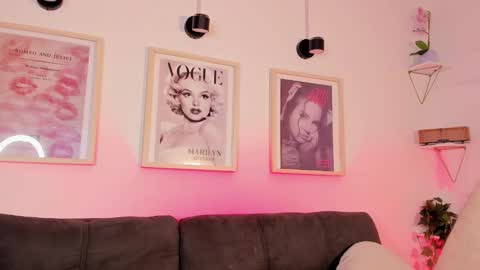 Evan voss  help me get 200 likesindependent model online show from 11.22.25