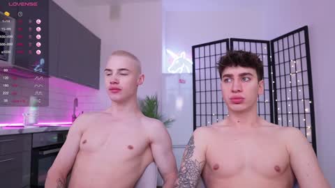 evan_white_ online show from 12.02.24