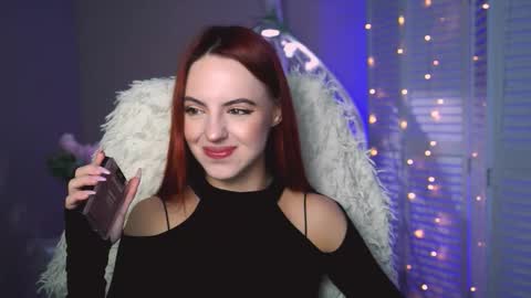 Snapshot of evanellson chatting on 09.19.25 Eva online show from 09.19.25