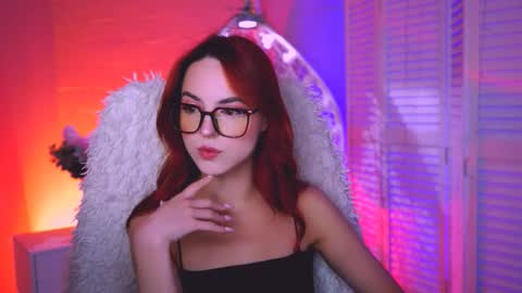 Snapshot of evanellson chatting on 09.24.25 Eva online show from 09.24.25