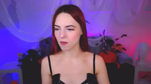 Snapshot of evanellson chatting on 10.26.25 Eva online show from 10.26.25