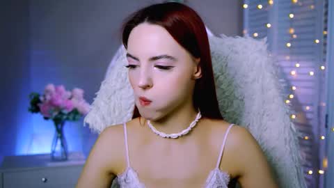 Snapshot of evanellson chatting on 11.19.25 Eva online show from 11.19.25