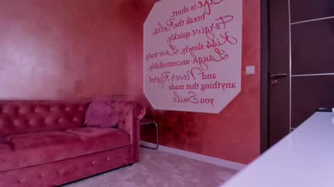 Snapshot of evanew_ chatting on 03.06.25 Eva online show from 03.06.25