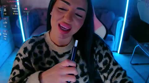 Snapshot of evanew_ chatting on 10.26.25 Eva online show from 10.26.25