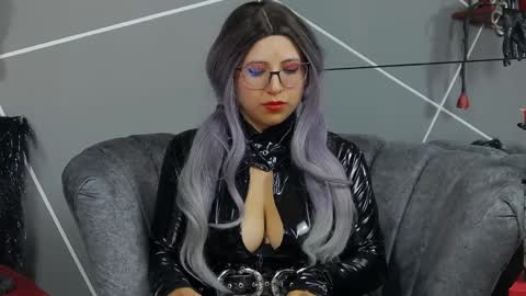 Miss Evangeline    online show from 12.12.24