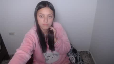 Snapshot of evangeline_petite chatting on 05.19.26 eva online show from 05.19.26