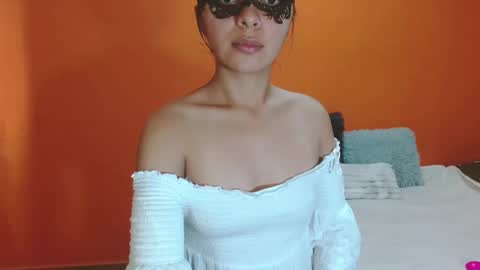 evangelinne_01 online show from 11.16.25