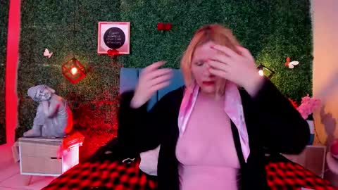 Snapshot of evangelyne_rose chatting on 02.25.26 Evangelyne online show from 02.25.26