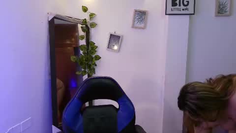 Snapshot of evania_lorns chatting on 06.10.26 eva online show from 06.10.26
