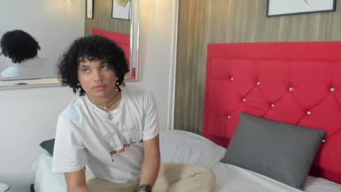 Snapshot of evannnight chatting on 04.11.26 Evann online show from 04.11.26