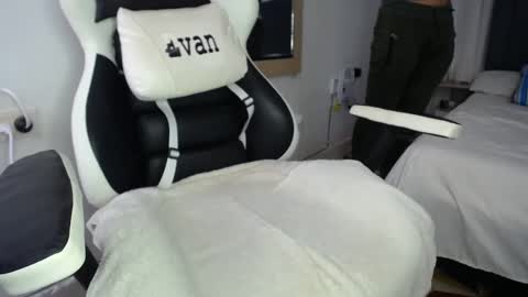 Evan online show from 01.04.25