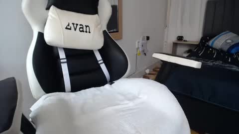 Evan online show from 02.22.25