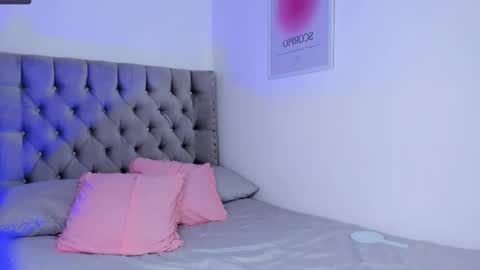 Snapshot of evaolimpo chatting on 11.18.25 Eva Olimpo online show from 11.18.25