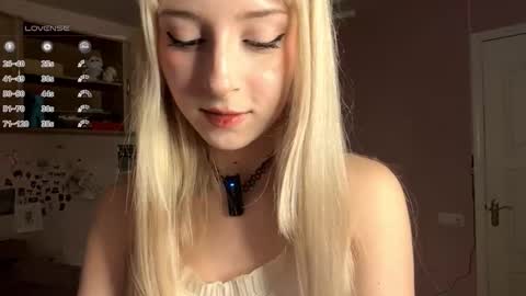 Snapshot of evaqt chatting on 11.12.25 Eva online show from 11.12.25