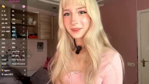 Snapshot of evaqt chatting on 11.26.25 Eva online show from 11.26.25