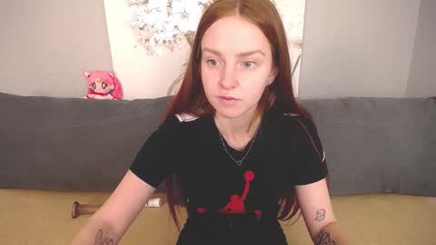 Snapshot of evarey_ chatting on 10.02.25 Adelina online show from 10.02.25