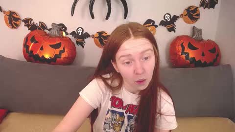Snapshot of evarey_ chatting on 10.30.25 Adelina online show from 10.30.25
