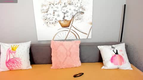 Snapshot of evarey_ chatting on 11.12.25 Adelina online show from 11.12.25