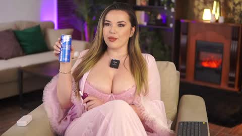 Snapshot of evasunderland chatting on 01.22.25 Eva online show from 01.22.25