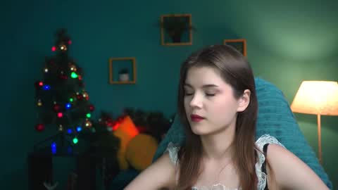 Snapshot of evathopson chatting on 12.08.24 Eva next stream - - 1600 UTC2000 online show from 12.08.24