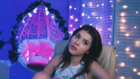 Snapshot of evathopson chatting on 12.14.24 Eva next stream - - 1600 UTC2000 online show from 12.14.24