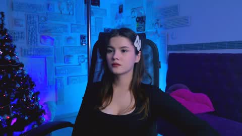 Snapshot of evathopson chatting on 12.26.24 Eva next stream - - 1600 UTC2000 online show from 12.26.24