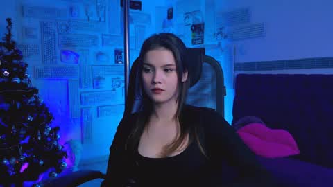 Snapshot of evathopson chatting on 12.26.24 Eva next stream - - 1600 UTC2000 online show from 12.26.24