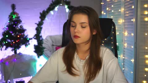 Snapshot of evathopson chatting on 12.27.24 Eva next stream - - 1600 UTC2000 online show from 12.27.24