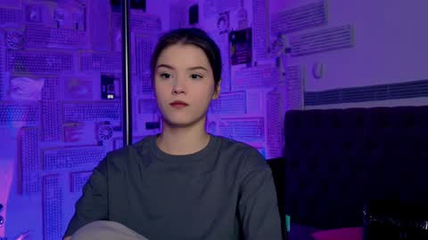 Snapshot of evathopson chatting on 02.01.25 Eva next stream - - 1600 UTC2000 online show from 02.01.25