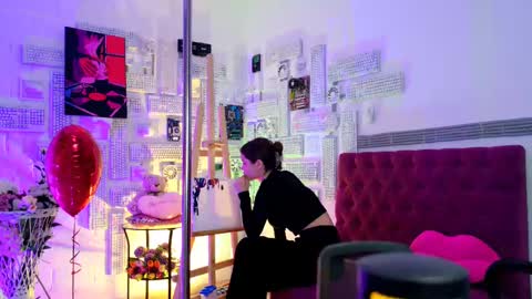 Snapshot of evathopson chatting on 02.13.25 Eva next stream - - 1600 UTC2000 online show from 02.13.25