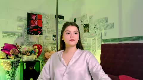 Snapshot of evathopson chatting on 03.08.25 Eva next stream - - 1600 UTC2000 online show from 03.08.25