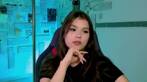 Snapshot of evathopson chatting on 09.26.25 Eva next stream - - 1600 UTC2000 online show from 09.26.25