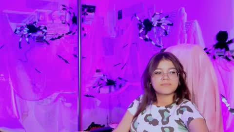 Snapshot of evathopson chatting on 10.30.25 Eva next stream - - 1600 UTC2000 online show from 10.30.25