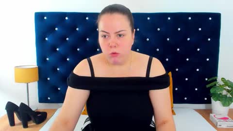 Snapshot of evawetdream chatting on 11.04.25 Eva online show from 11.04.25