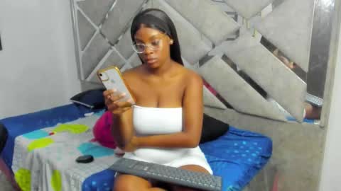 Eva And Emmanuel online show from 12.19.25