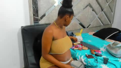 Snapshot of evaxemma chatting on 05.18.26 Eva And Emmanuel online show from 05.18.26
