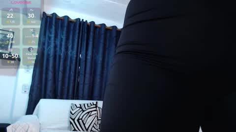 Snapshot of evee_e chatting on 11.25.25 Evee online show from 11.25.25