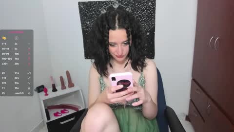 Snapshot of evee_uwu chatting on 01.04.25 Eve Jane online show from 01.04.25