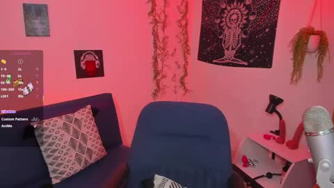 Snapshot of evee_uwu chatting on 10.17.25 Eve Jane online show from 10.17.25