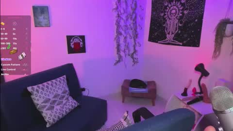 Snapshot of evee_uwu chatting on 11.12.25 Eve Jane online show from 11.12.25