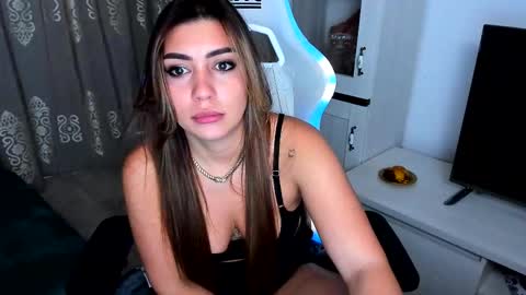 Snapshot of eveeevian chatting on 02.21.25 eveeevian online show from 02.21.25