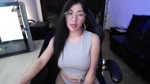 Kissed by an angel  IG evee  lyn20 online show from 02.19.25