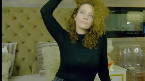 Snapshot of evehamilton chatting on 12.01.24 EveHamilton online show from 12.01.24