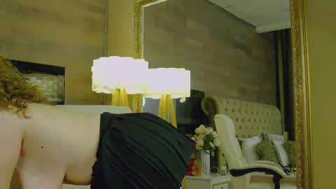 Snapshot of evehamilton chatting on 02.02.25 EveHamilton online show from 02.02.25