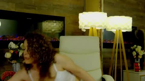 Snapshot of evehamilton chatting on 02.11.25 EveHamilton online show from 02.11.25