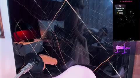 Snapshot of evelin_belen chatting on 09.17.25 EVELIN online show from 09.17.25