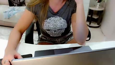 evelove online show from 10.11.25