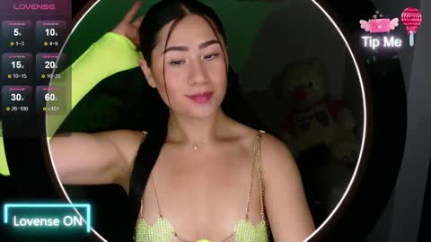 Snapshot of evelyn_ch_ chatting on 11.27.25 Evelyn online show from 11.27.25