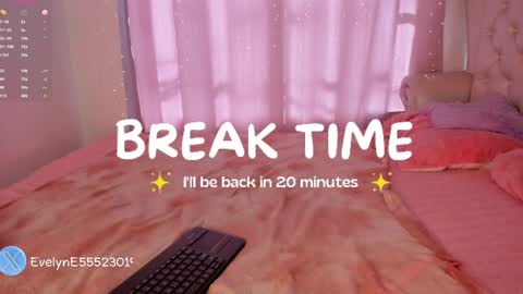 Snapshot of evelyn_evelyn chatting on 02.10.25 evelyn evelyn online show from 02.10.25