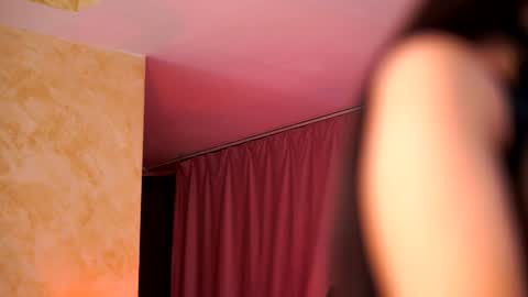 Evelyn online show from 02.03.25